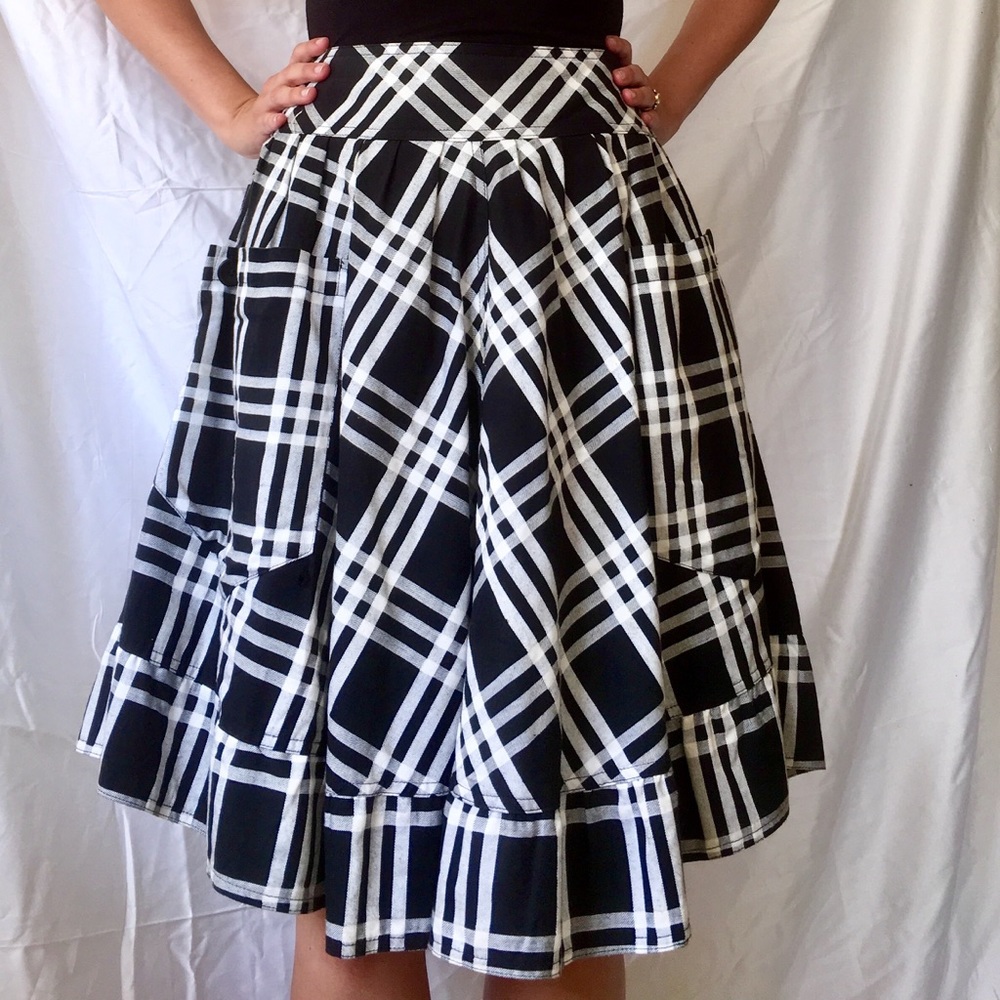 Plaid Black & White Flared Skirt w/ POCKETS!